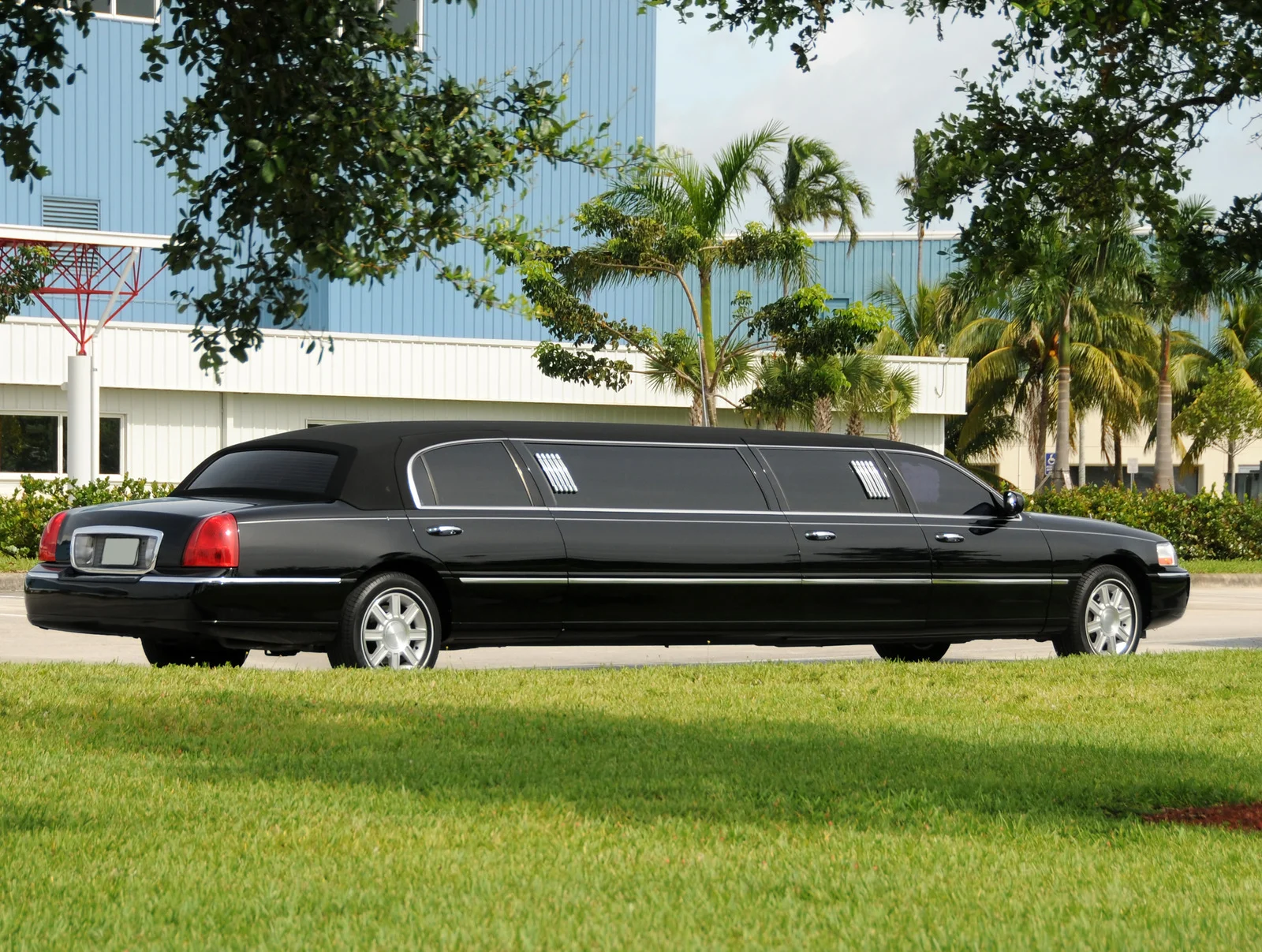 Black limo for vancouver to whistler limo